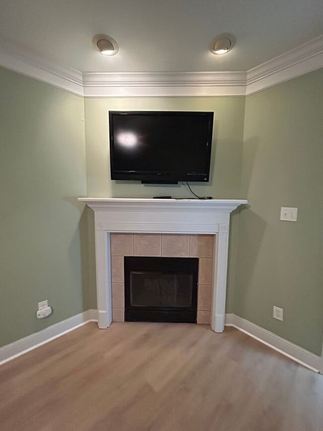 Building Photo - 1303 Autumn Ln SW