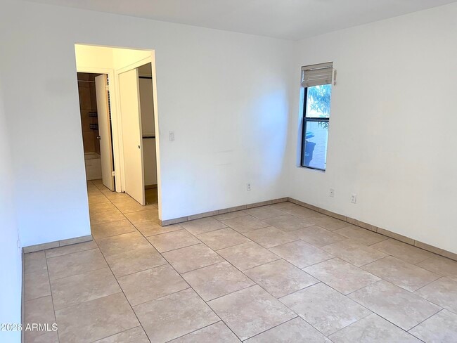 Building Photo - 4725 E Brown Rd