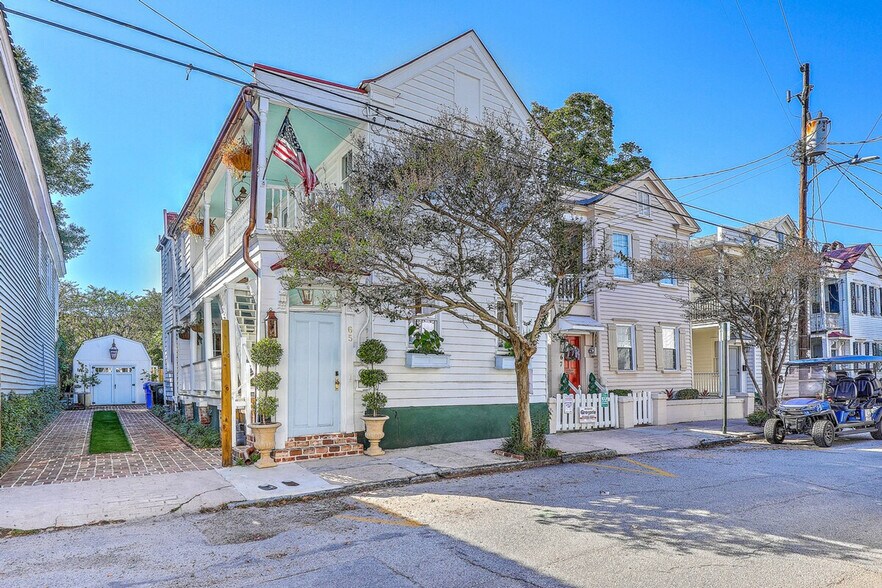 Building Photo - 38 Bogard St