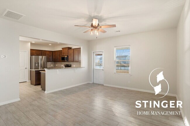 Building Photo - 71 Saluda Way