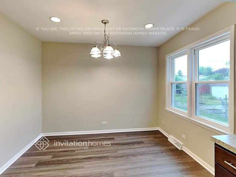 Building Photo - 10111 S 53rd Ave