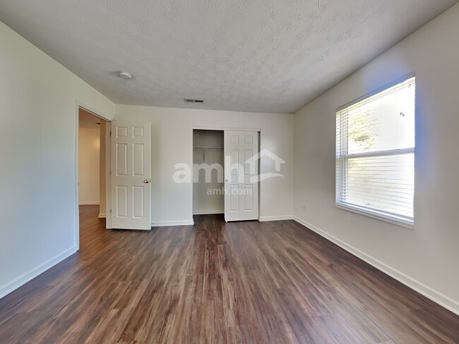 Building Photo - 5891 Eagle Creek Ct