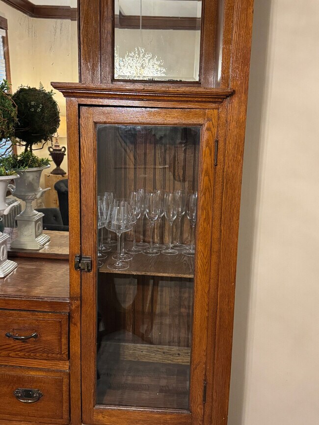 Building Photo - 1506 W Thome Ave