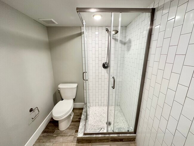 Building Photo - 2009 N Darien St