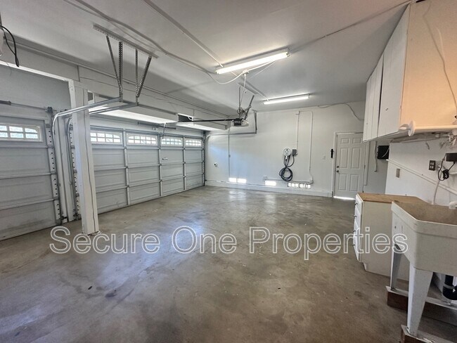 Building Photo - 288 W Siesta Ave