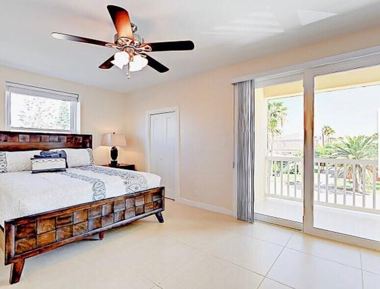 Building Photo - 110 E Amberjack St