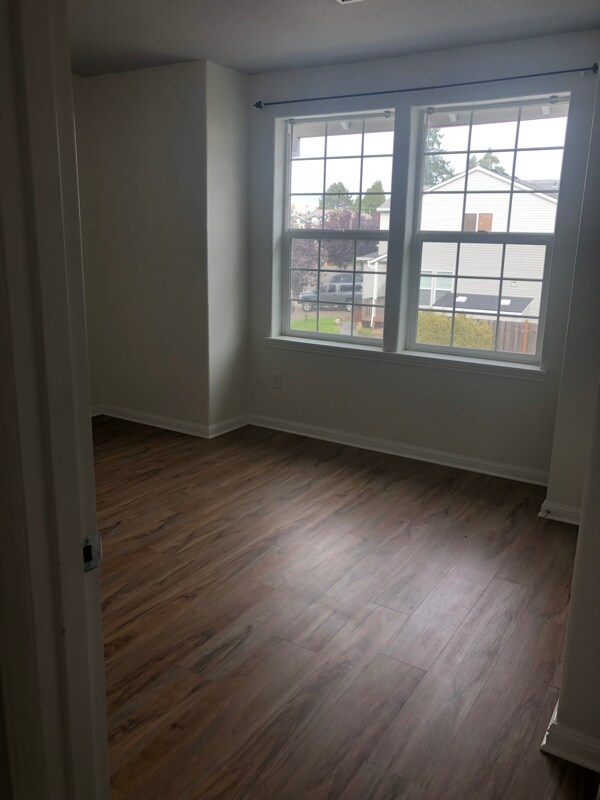 Building Photo - 4604 SE 21st Terrace