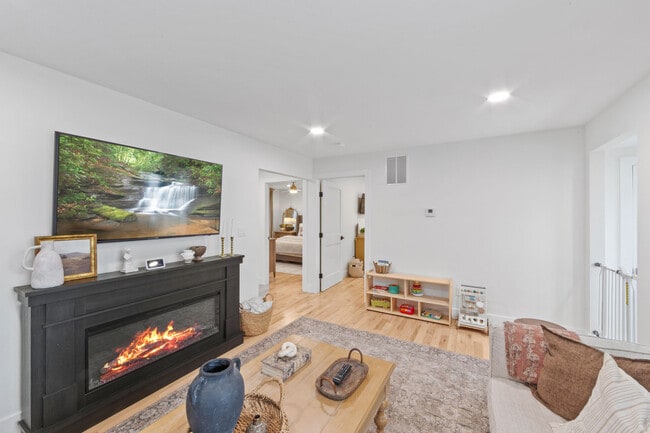 Building Photo - 17-11 Berdan Ave