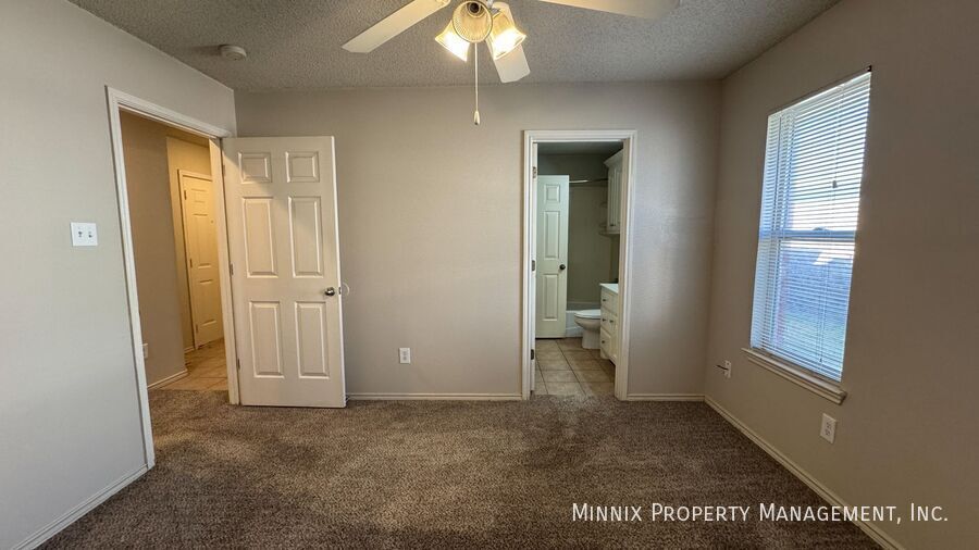 Building Photo - 3114 110th St