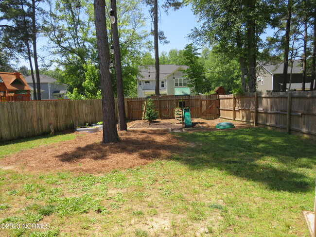 Building Photo - 425 Palisades Dr