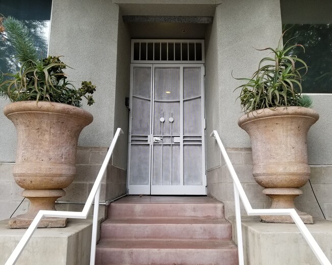 Building Photo - 602 W Fir St