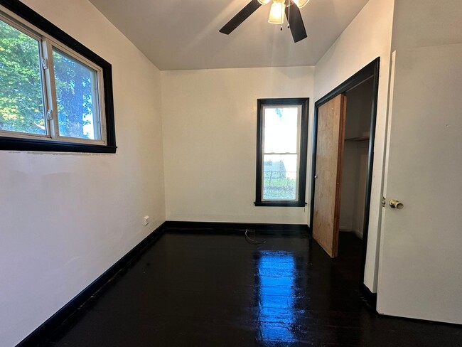 Building Photo - Three Bedroom House in Battle Creek