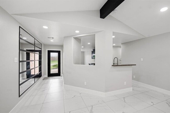 Building Photo - 9811 Texas Cut Ln