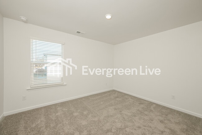 Building Photo - 2476 Lennox Rd SE