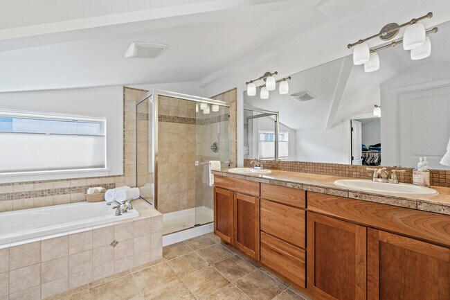 Building Photo - 466 NE Maple Leaf Pl