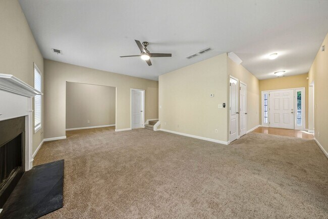 Building Photo - 4750 Ferncrest Pl