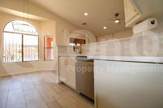 Building Photo - 2353 E Calle Sierra Del Manantial