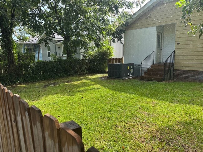Building Photo - Historic Downtown Wilmington Single Family