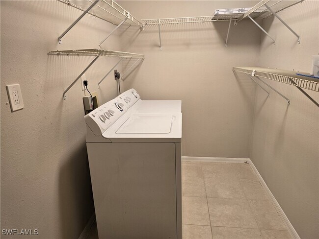 Building Photo - 605 Squire Cir