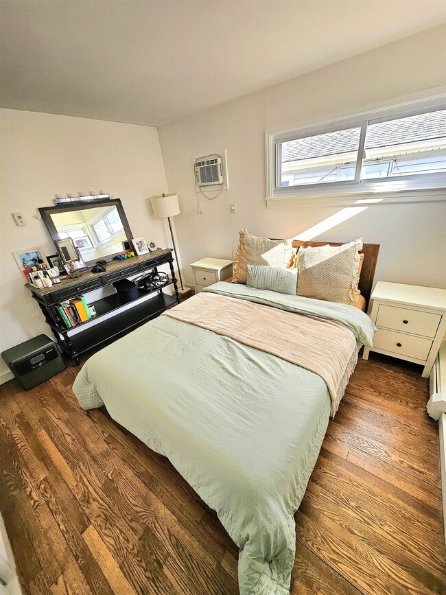 Building Photo - 301 E Glen Ave