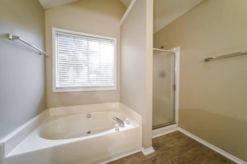 Building Photo - 905 Castlerock Way