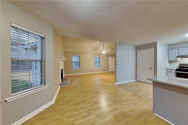 Building Photo - 235 Peach Crossing Dr