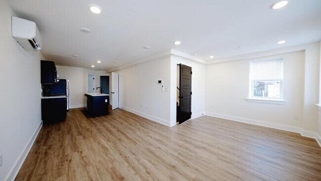 Building Photo - 6832 Ridge Ave