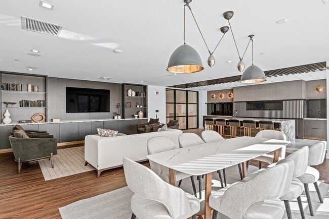 Building Photo - 99 Sumner St