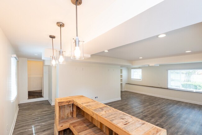 Building Photo - 5839 Wedgewood Dr