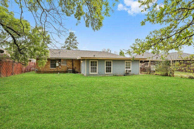 Building Photo - 9315 Laura Koppe Rd