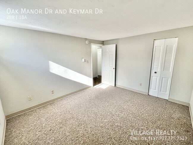 Building Photo - 221 Oak Manor Dr