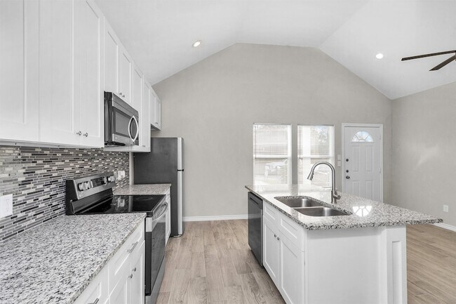Building Photo - 16706 E Hammon