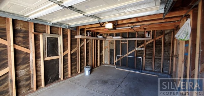 Building Photo - Cozy 2 bedroom 2 Bath Home