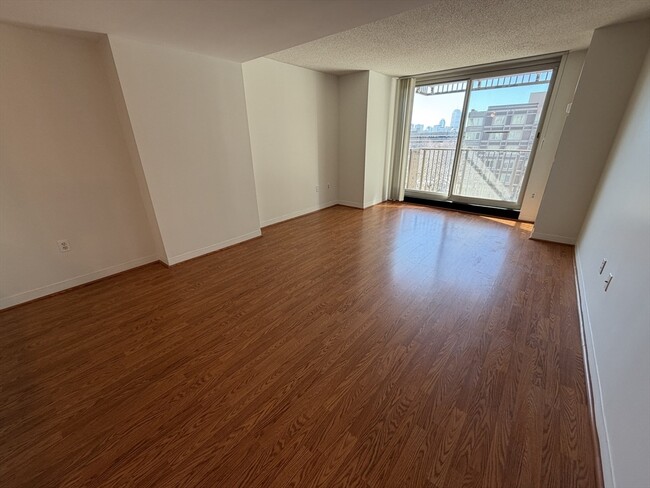 Building Photo - 10 Museum Way