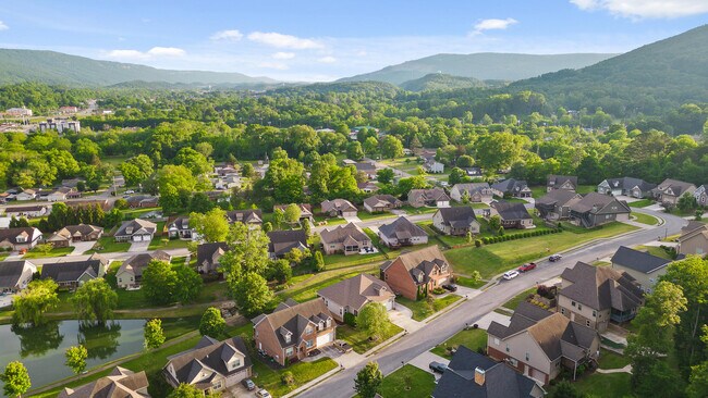 Building Photo - 3641 Willow Lake Cir