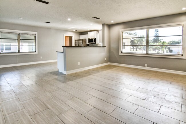Building Photo - 1456 Jasmine Way