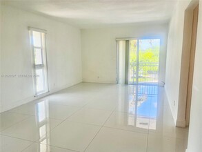 Building Photo - 405 S Pine Island Rd