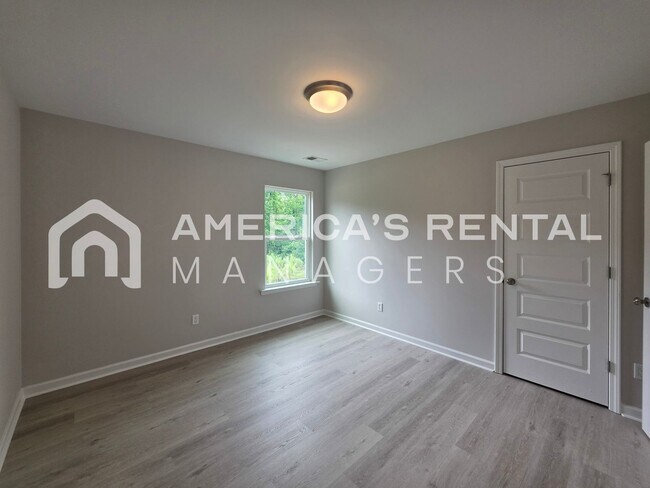 Building Photo - Modern Living in Brookwood Station!