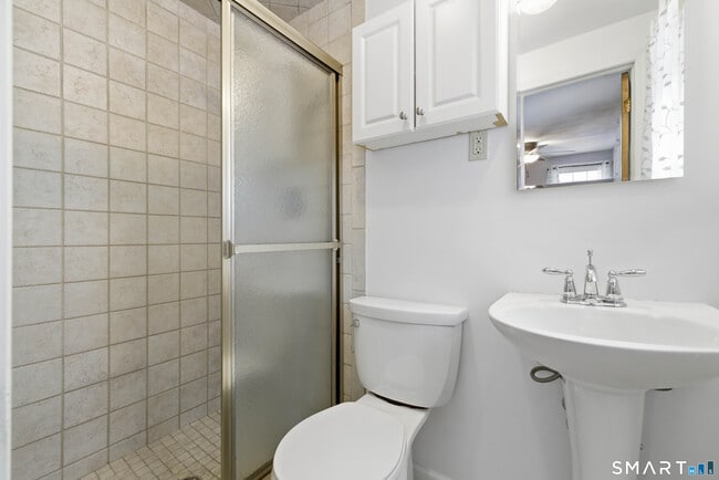 Building Photo - 10 College St