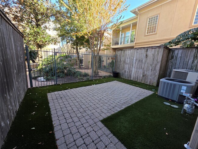 Building Photo - 1714 Roy St