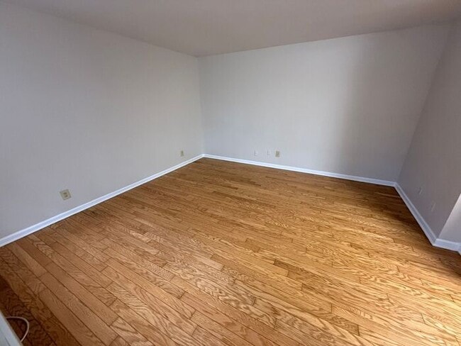 Building Photo - Duke View Apartments