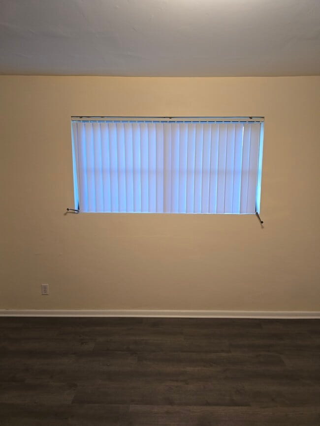 Building Photo - 336 Greenbriar Dr