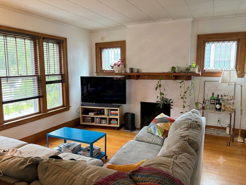 Building Photo - 408 Burnet Park Dr