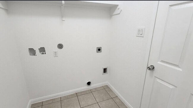 Building Photo - 712 Lazy Crest Dr