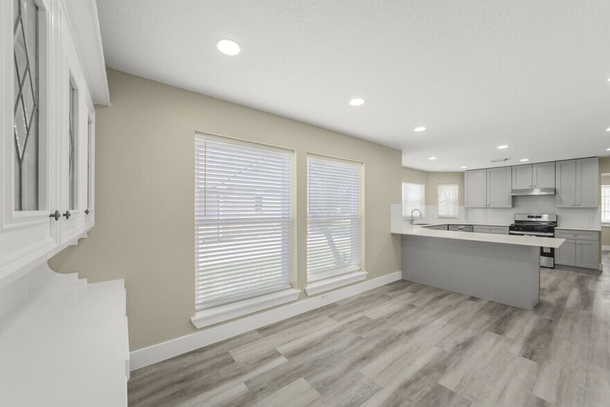 Building Photo - 4138 Club Valley Dr