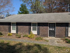 Building Photo - 109 Maple St