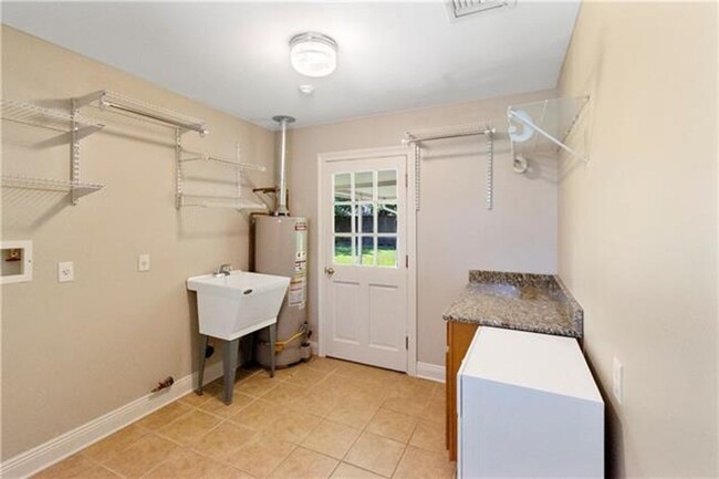 Building Photo - 7253 Onyx St