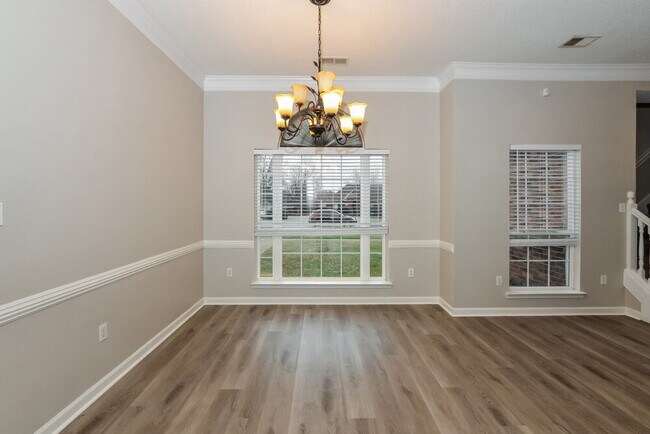 Building Photo - 2104 Eubanks Ln