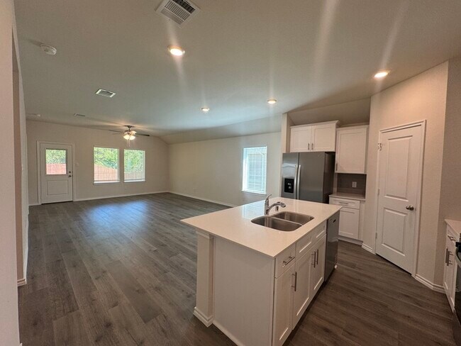 Building Photo - BRAND NEW 4-Bedroom Home in Lindale!