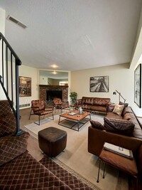 Building Photo - Open-concept townhome in Lee's Summit, MO ...